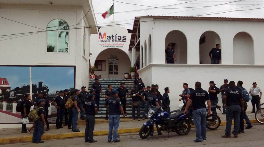 Policías del Istmo despedidos exigen aguinaldos | El Imparcial de Oaxaca