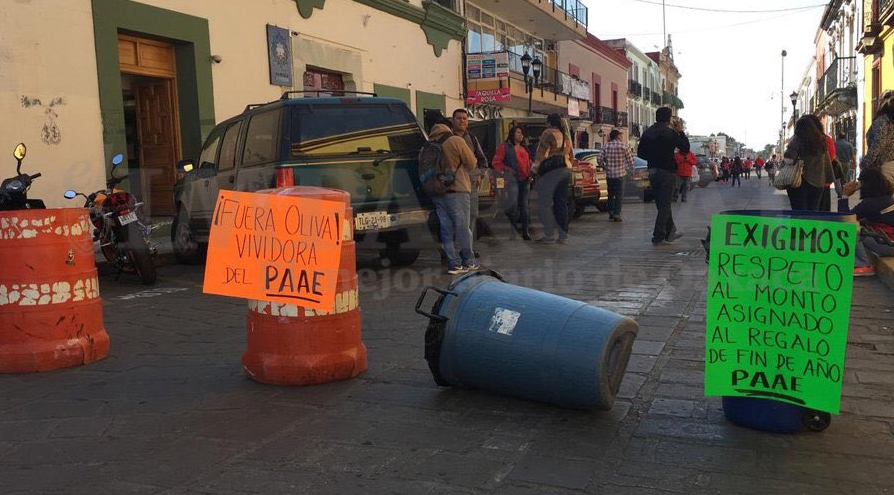 Rechazan trabajadores de la S-22 regalos baratos | El Imparcial de Oaxaca