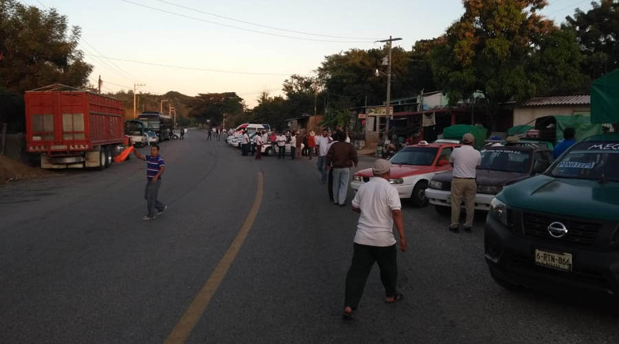 Taxistas protestan por conflicto con mototaxis | El Imparcial de Oaxaca