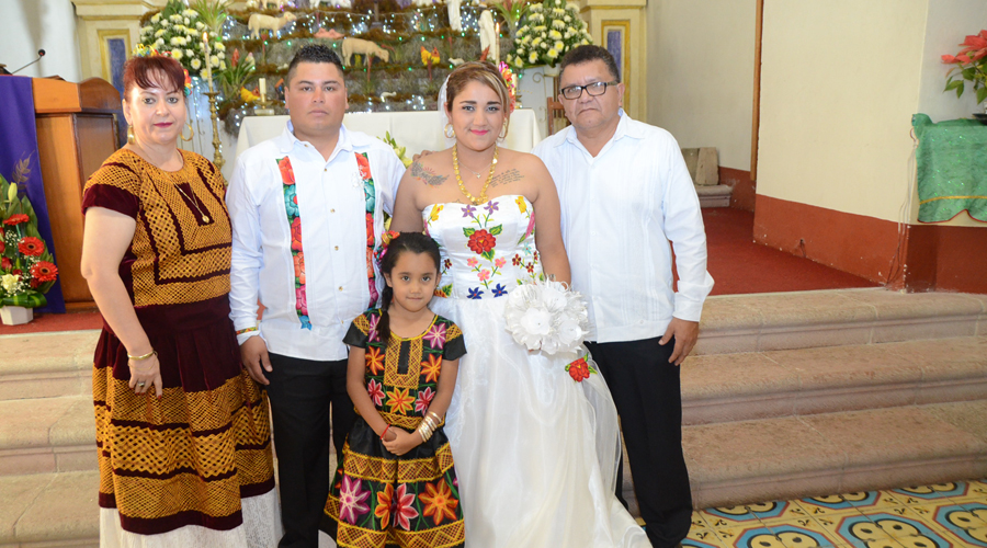 Reciben la bendición nupcial | El Imparcial de Oaxaca