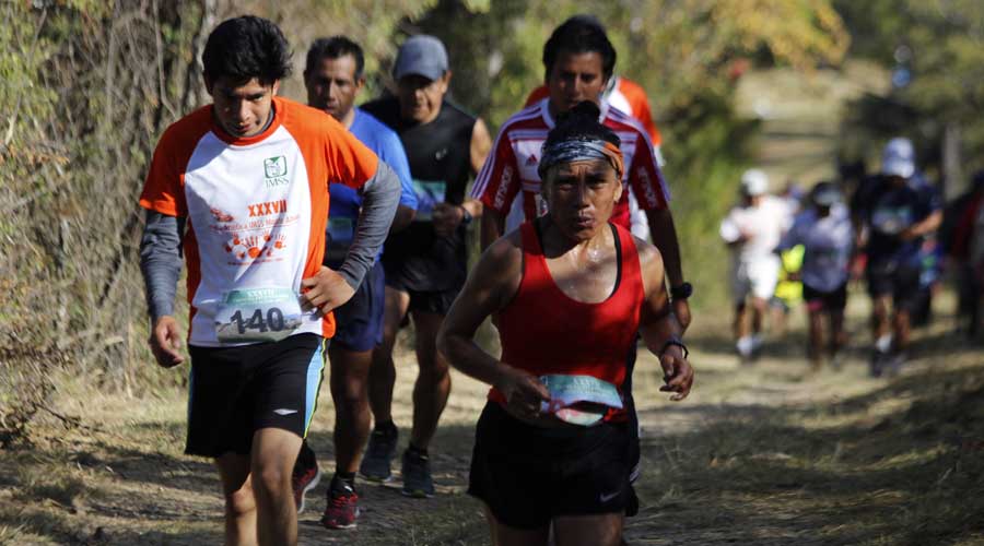Presentan medallas conmemorativas de carrera atlética de rábanos | El Imparcial de Oaxaca