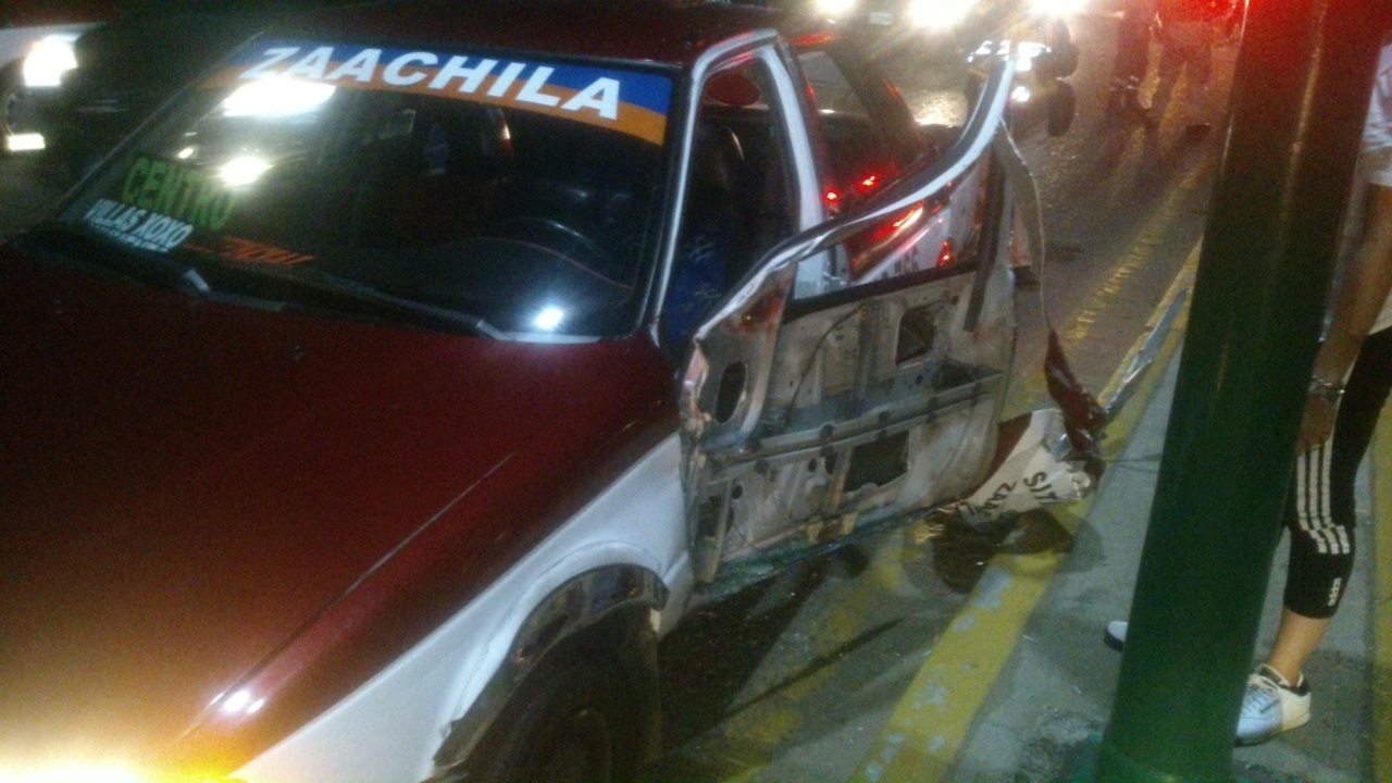 Taxi foráneo a exceso de velocidad impacta moto en Zaachila | El Imparcial de Oaxaca