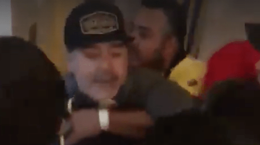 Video: Maradona se fue a los golpes con aficionados del Atlético San Luis | El Imparcial de Oaxaca