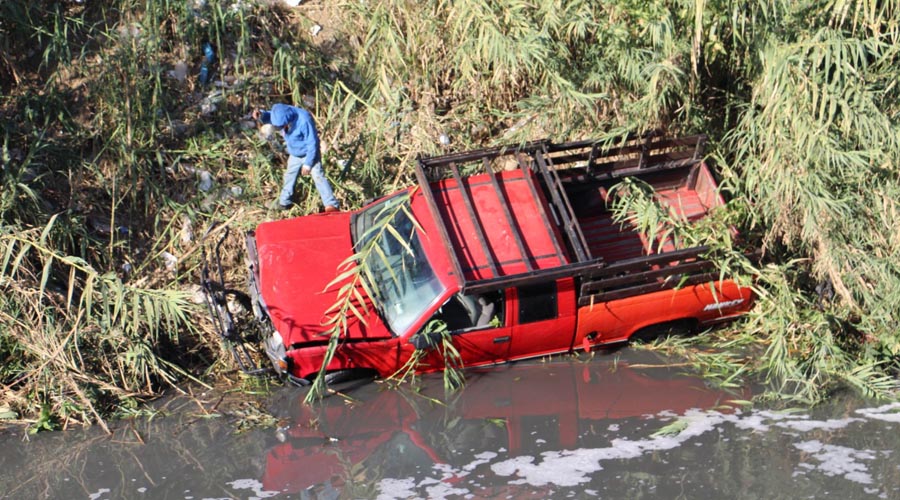 Vuelca una camioneta en el río Salado | El Imparcial de Oaxaca