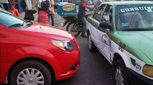 Chocan dos autos en el centro de Huajuapan | El Imparcial de Oaxaca