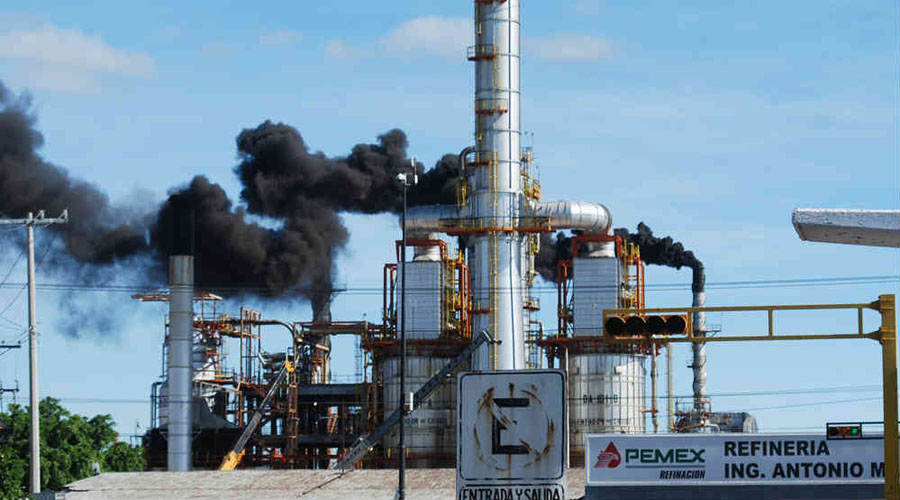 Ejército toma control de refinería en Salamanca