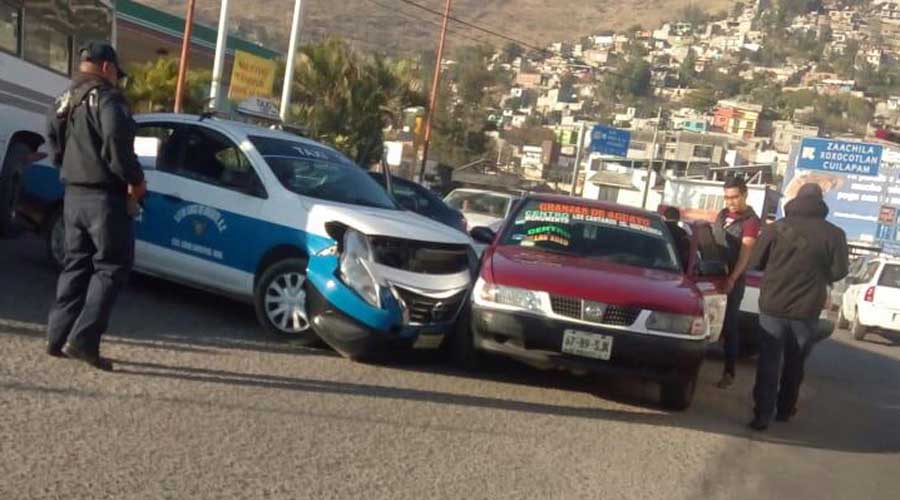 Se registra choque entre taxis en inmediaciones de Santa Anita | El Imparcial de Oaxaca