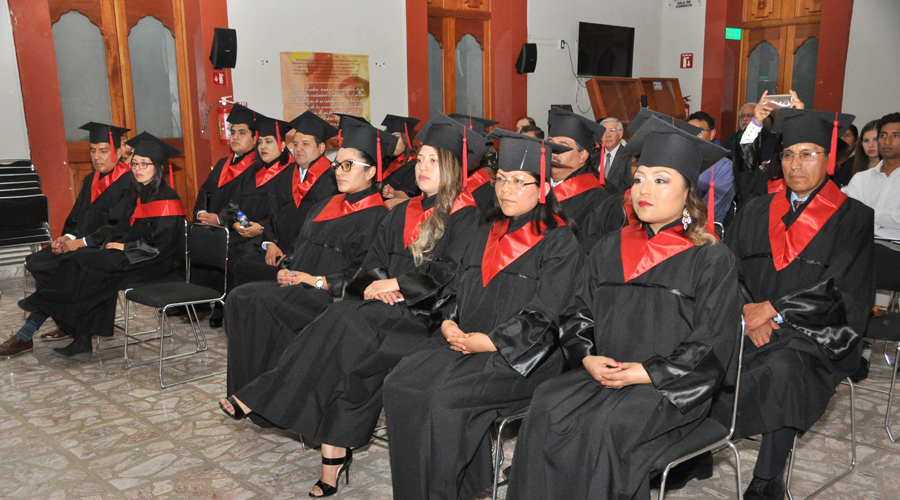 Se gradúan  de maestría