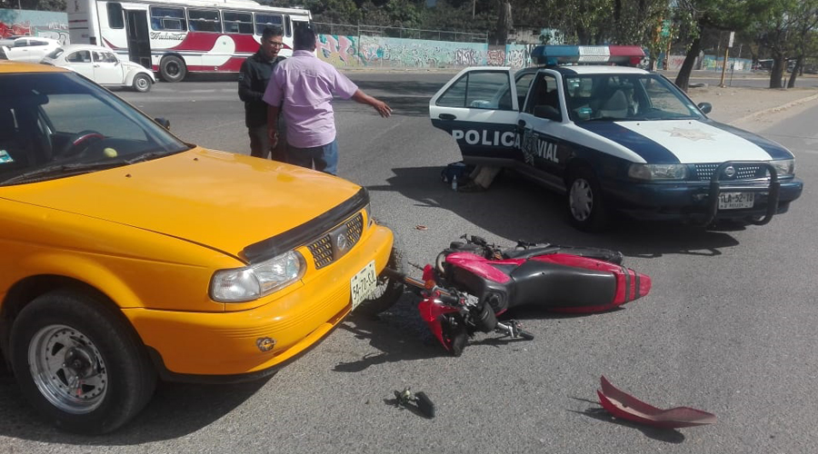 Taxista embiste a motociclista en la colonia Arboledas | El Imparcial de Oaxaca