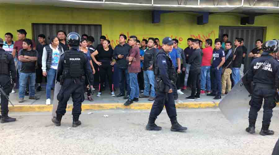 Riñen guardias de seguridad en la Central de Abastos | El Imparcial de Oaxaca