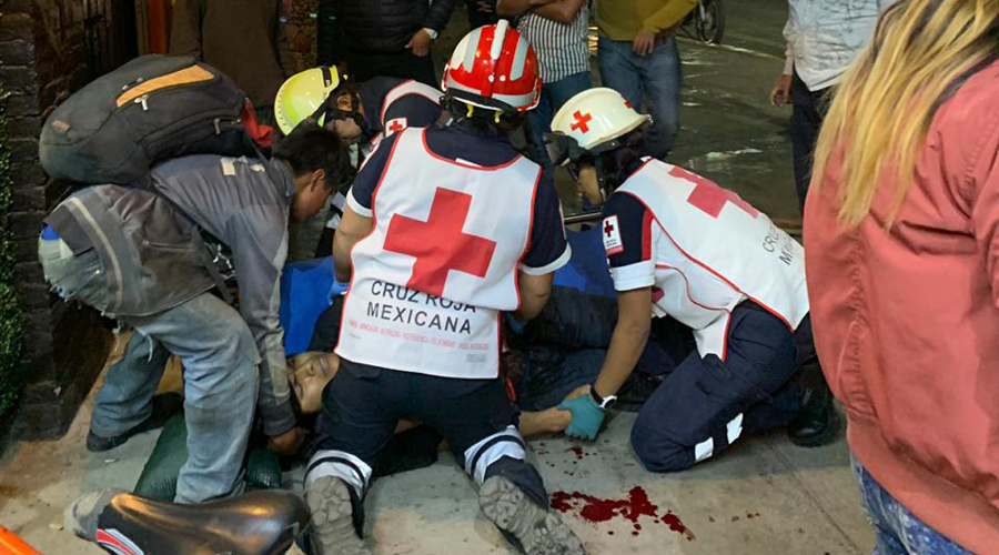 Lesionan a joven durante asalto en Jalatlaco