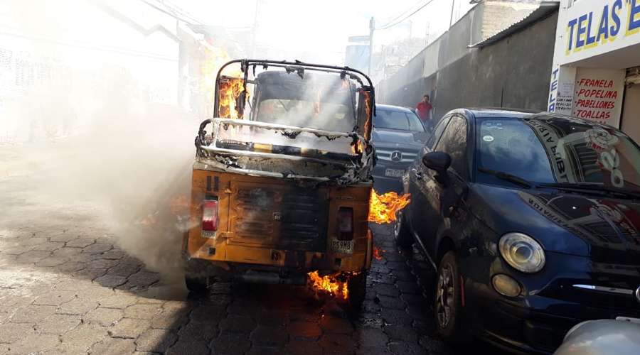 Se incendia una unidad de mototaxi en Etla