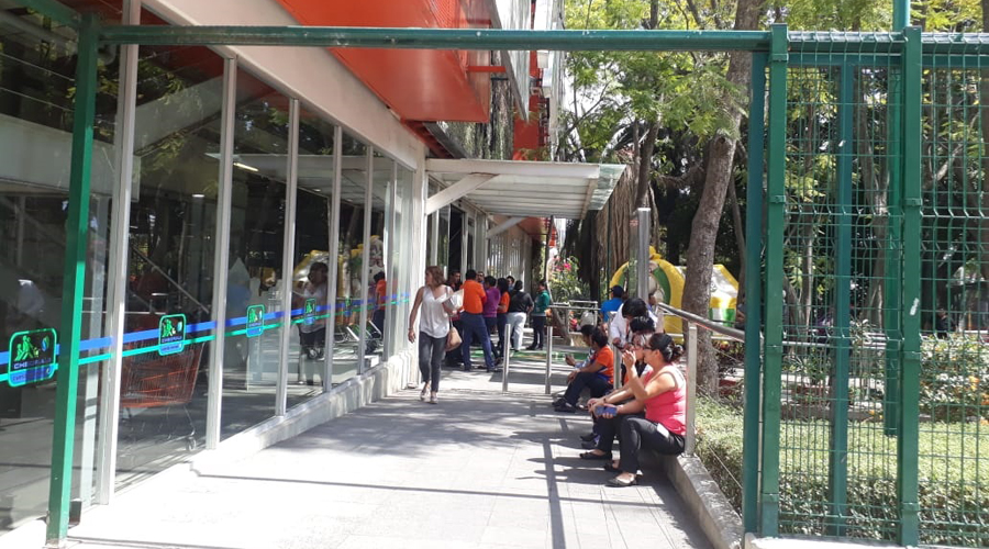 Flamazo ocasiona desalojo en centro comercial de la colonia Reforma | El Imparcial de Oaxaca