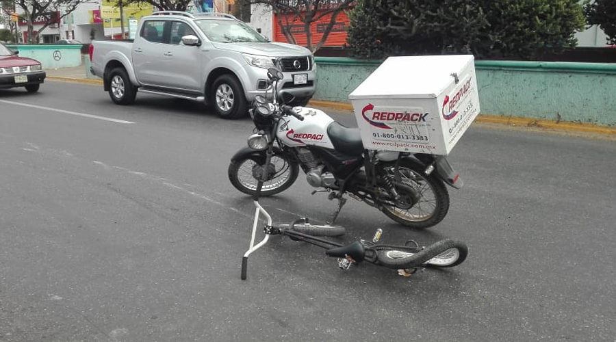 Choca motociclista contra ciclista en el mercado de Las Flores | El Imparcial de Oaxaca