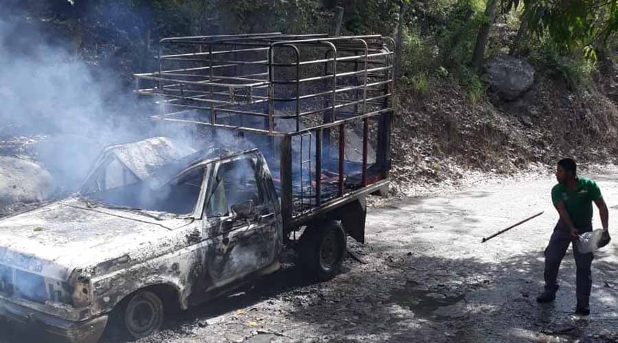 Se incendia camioneta ganadera en Pinotepa | El Imparcial de Oaxaca