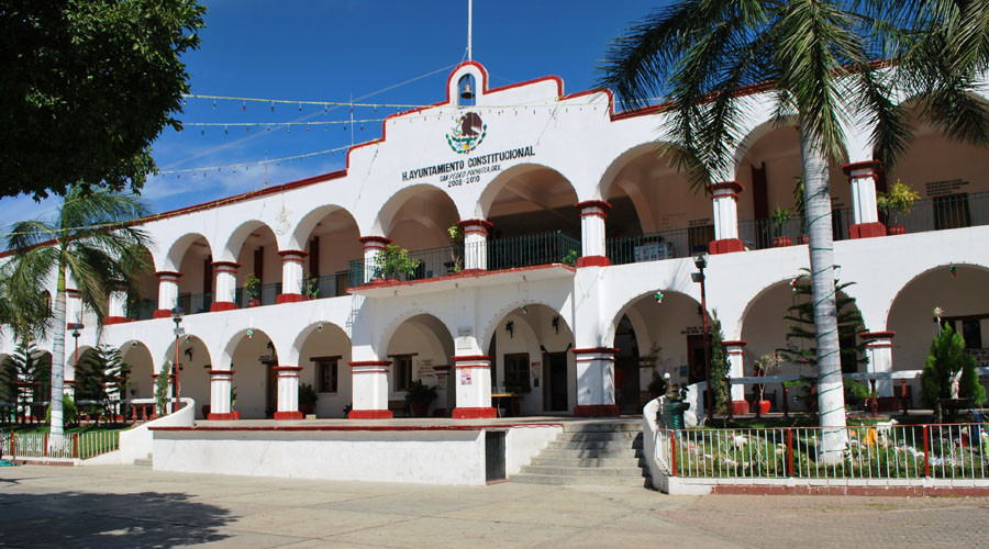Exigen aguinaldos al gobierno de Pochutla | El Imparcial de Oaxaca