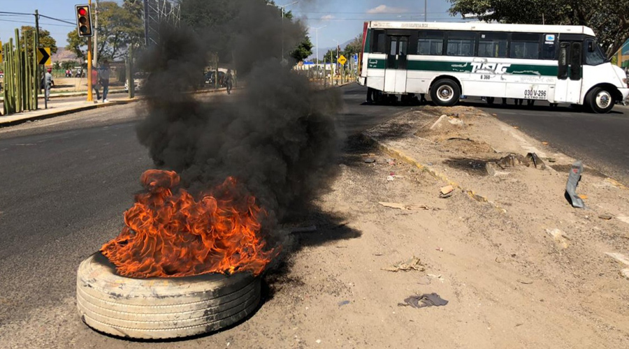 Azotan bloqueos y manifestaciones a la capital oaxaqueña