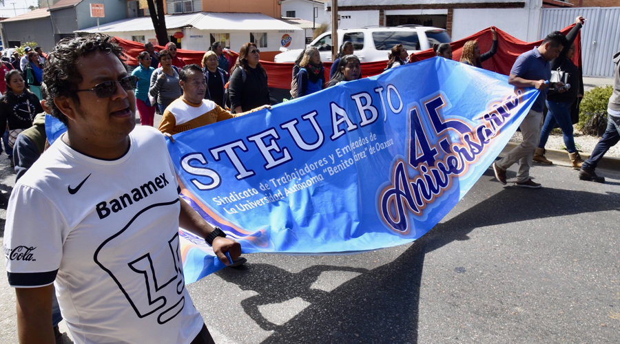 Continúa conflicto del STEUABJO, podría estallar la huelga | El Imparcial de Oaxaca
