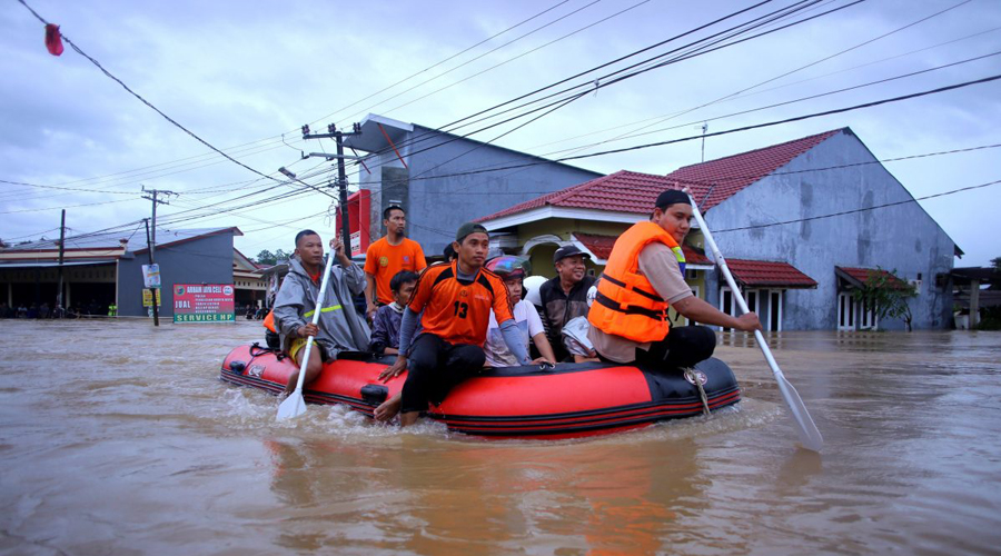 Indonesia entre el agua; más de 50 muertos por inundaciones | El Imparcial de Oaxaca
