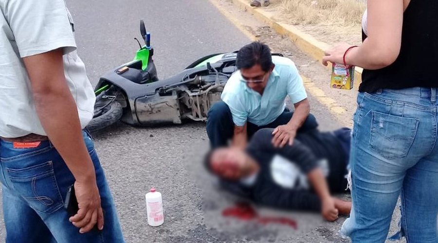 Derrapa joven en su motoneta en la carretera 190 | El Imparcial de Oaxaca