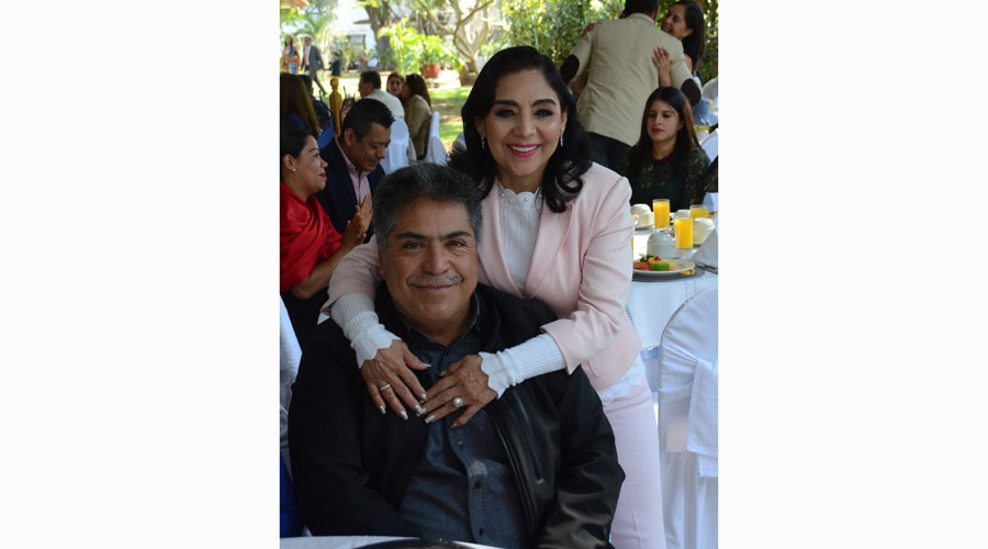 Paty  y Alejandro celebraron 36 años de haberse jurando amor | El Imparcial de Oaxaca