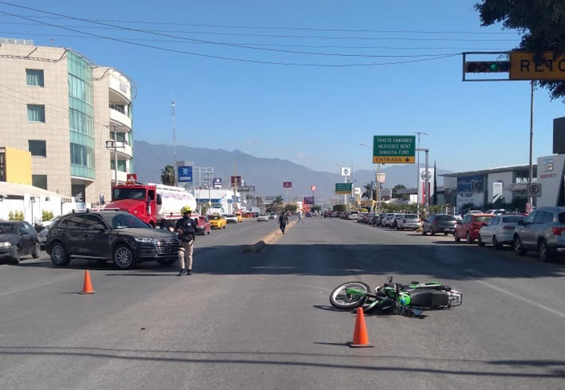 Choca camioneta contra una moto en Avenida Universidad | El Imparcial de Oaxaca