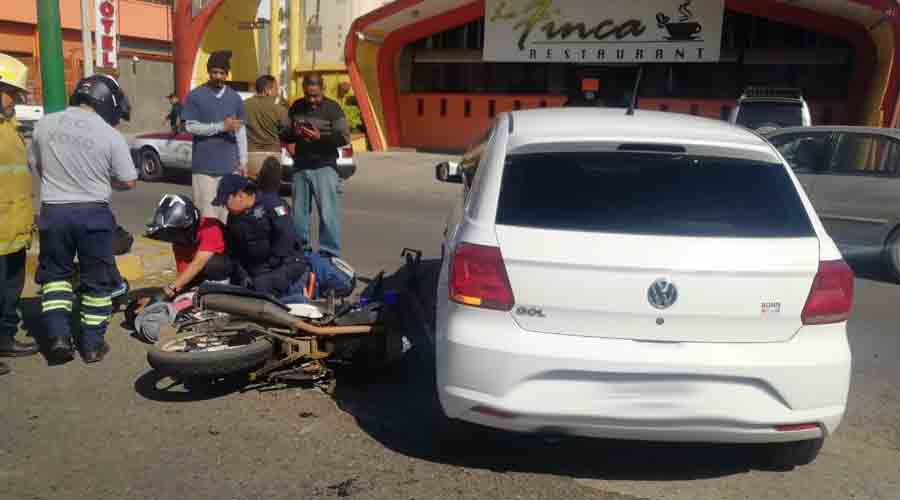 Se lesiona motociclista tras choque en Xoxo