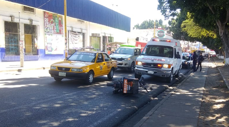 Se registra choque de motocicleta y auto en Periférico