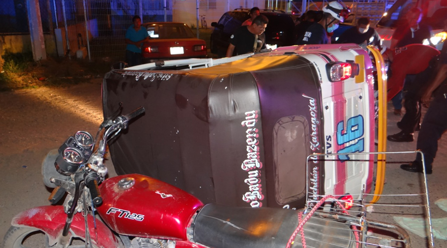 Volcadura de mototaxi deja dos personas lesionadas | El Imparcial de Oaxaca
