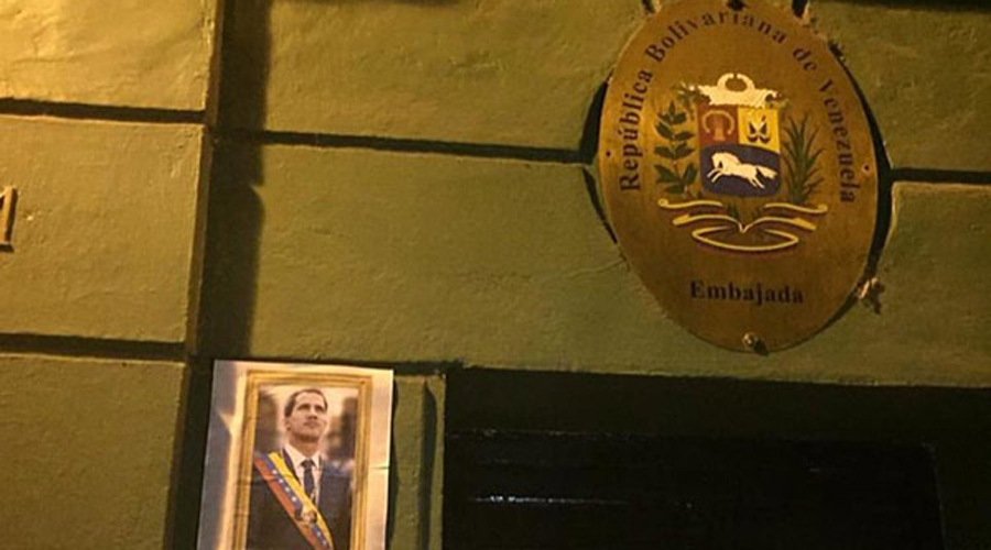 Embajadas de Venezuela en Italia y Chile amanecen con fotos de Juan Guaidó | El Imparcial de Oaxaca