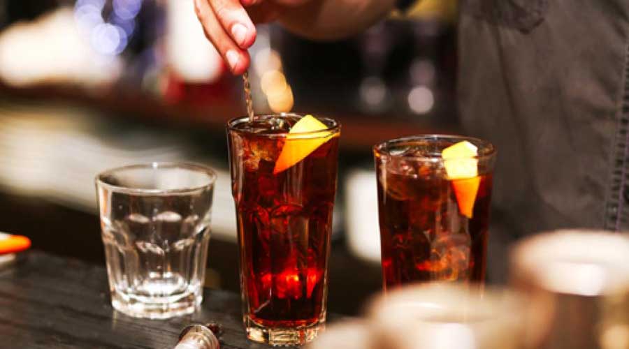 ¿Por qué no debes mezclar alcohol y cafeína?