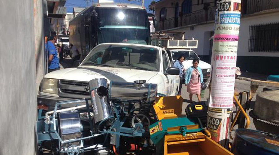 Chocan vehículos contra comercio en Tlaxiaco | El Imparcial de Oaxaca