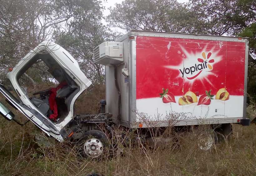 Desbalijan camión de una empresa en Pinotepa Nacional | El Imparcial de Oaxaca