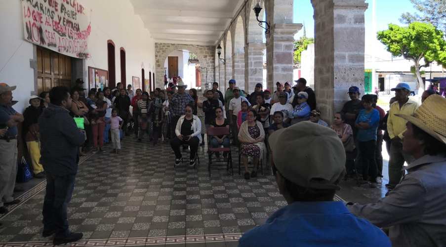 Desconocen habitantes  a encargada de despacho