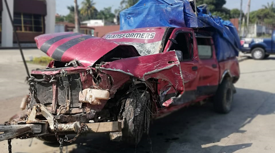 Camioneta cae a barranco en el Istmo, Oaxaca | El Imparcial de Oaxaca