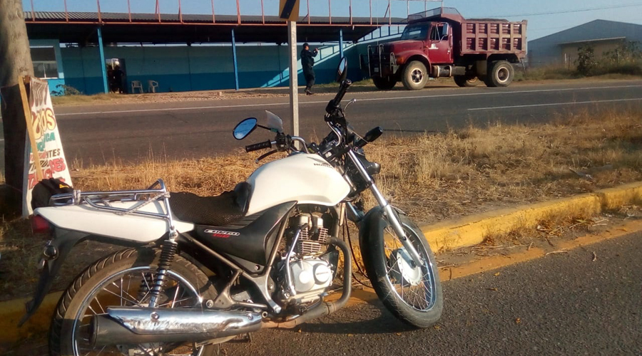 Choca moto contra volteo en tramo Oaxaca-Zimatlán