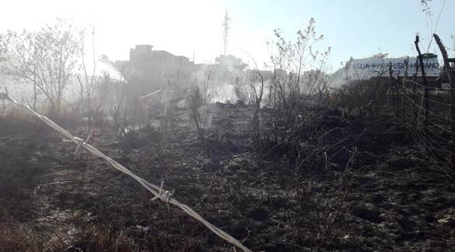 Fuego causa pánico entre vecinos de la colonia Sinaí, en Huajuapan | El Imparcial de Oaxaca