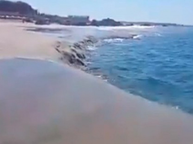 Video: Extraño fenómeno de hundimiento de playas en Oaxaca sorprende a turistas y locales