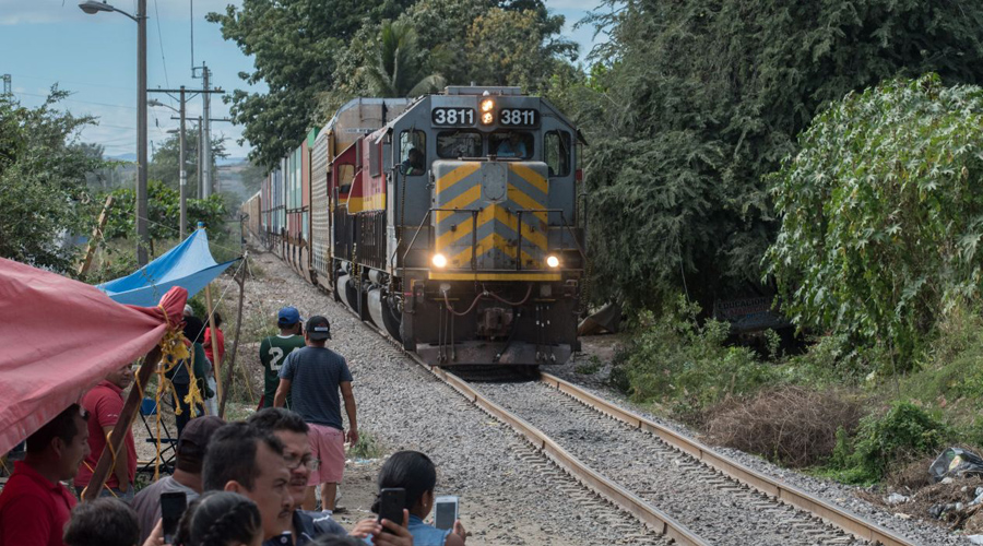 Vuelve a bloquear CNTE de Michoacán vías férreas | El Imparcial de Oaxaca
