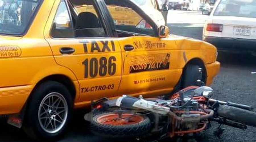 Chocan un  motociclista  contra taxi | El Imparcial de Oaxaca