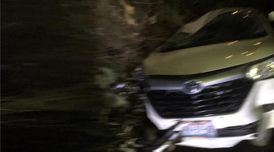 Se lesiona conductor tras volcar auto en la cuesta de Ocotlan | El Imparcial de Oaxaca