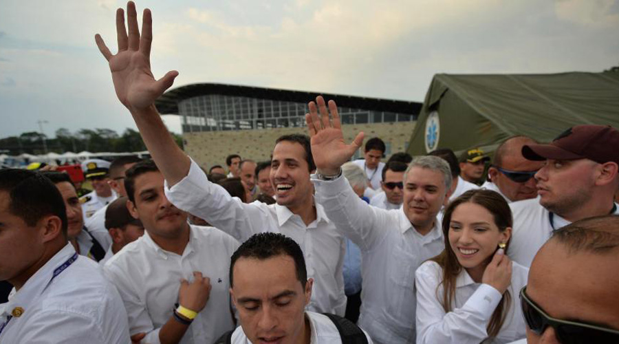 Sorprende Juan Guaidó al llegar a concierto Venezuela Aid Live | El Imparcial de Oaxaca