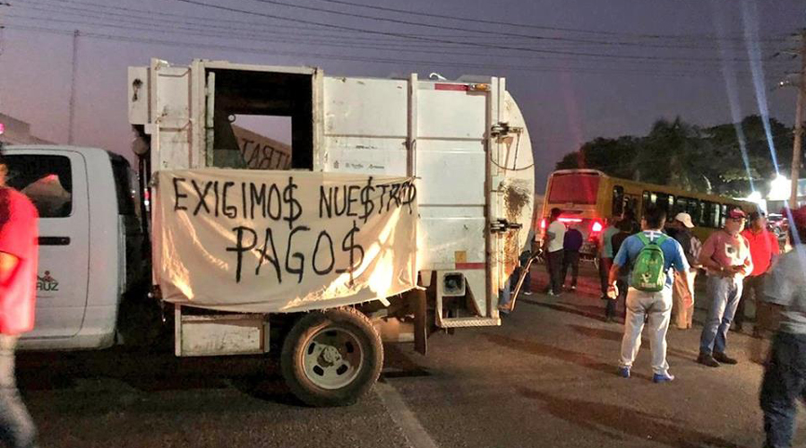 Bloquean en Salina Cruz para exigir salarios | El Imparcial de Oaxaca