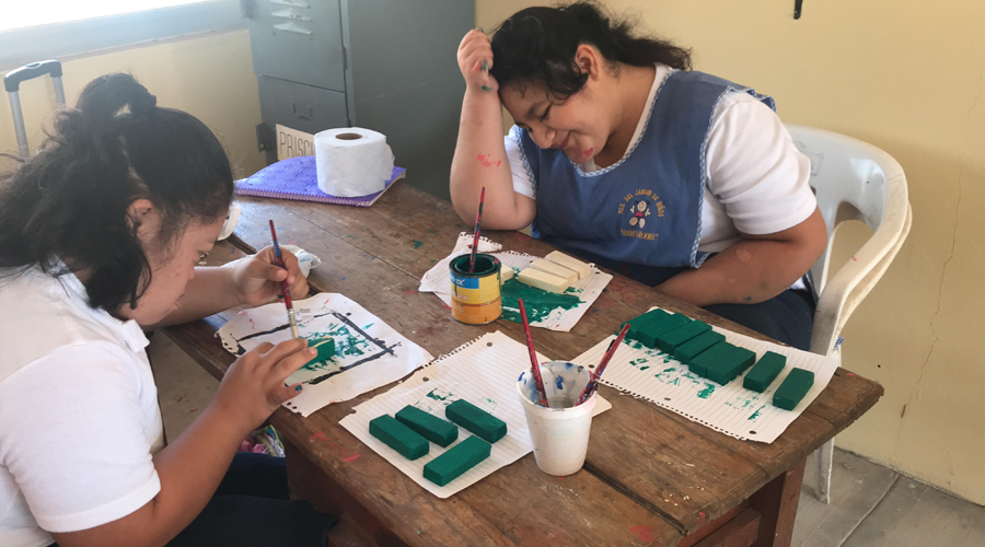 CAM de Juchitán impulsa talleres de manualidades