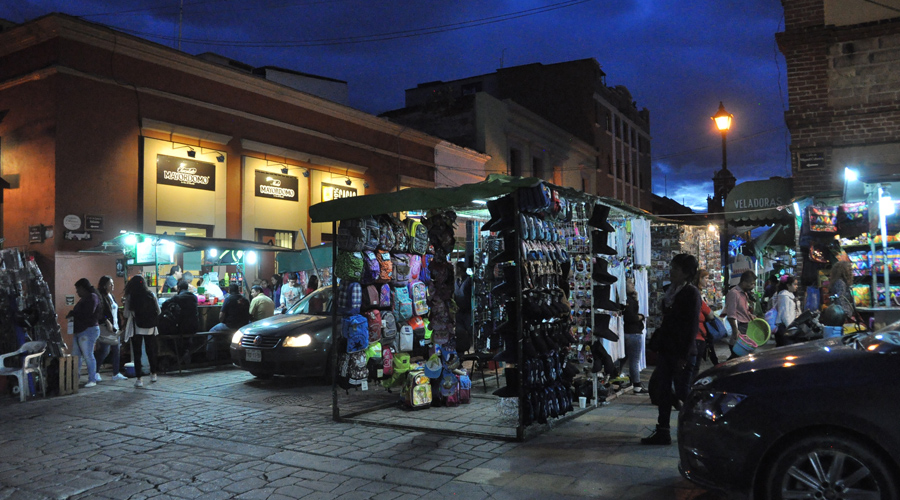 Comerciantes establecidos en el Centro Histórico de Oaxaca se oponen a pagar sus impuestos