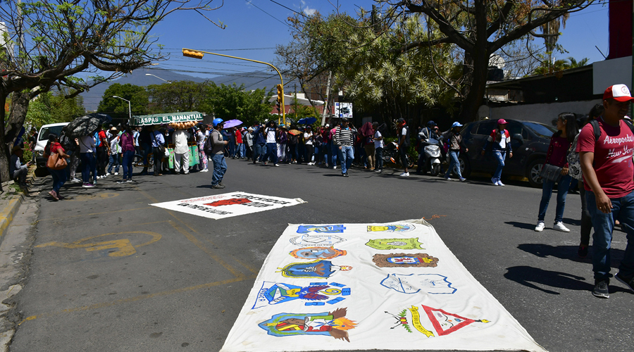 Normalistas en Oaxaca piden plazas automáticas | El Imparcial de Oaxaca