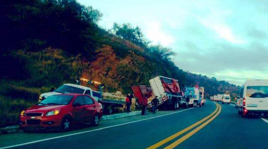 Camión se accidenta en la supercarretera Cuacnopalan-Oaxaca | El Imparcial de Oaxaca