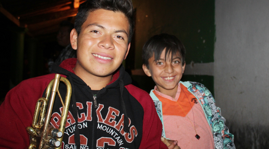 El robo de instrumentos no detiene a  jóvenes músicos de la Mixteca
