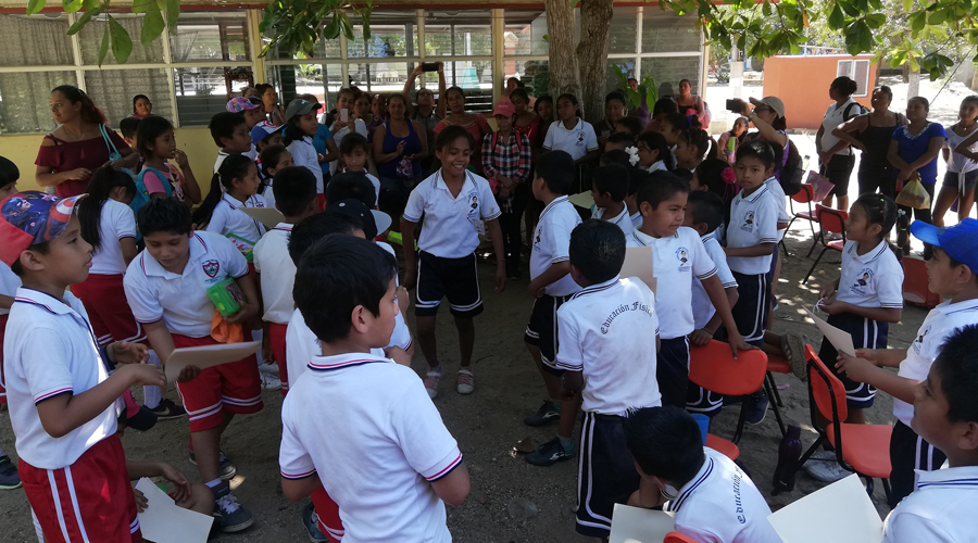 Niños de escuelas primarias de la Costa mantienen comunicación por correo