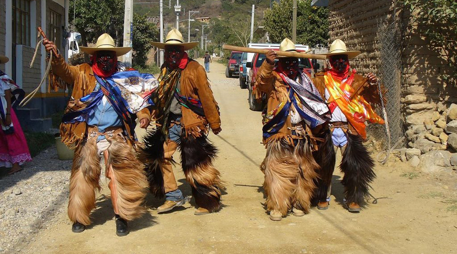 Niños de la Mixteca interesados por sus tradiciones